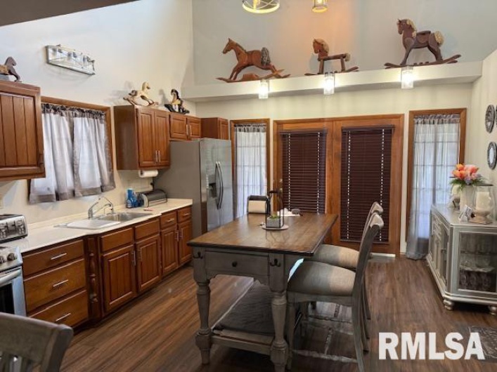 209 8TH Street, Herrin, Illinois 62948, 2 Bedrooms Bedrooms, 0 ,2 BathroomsBathrooms,Residential,For Sale,8TH,0,RMAEB458670