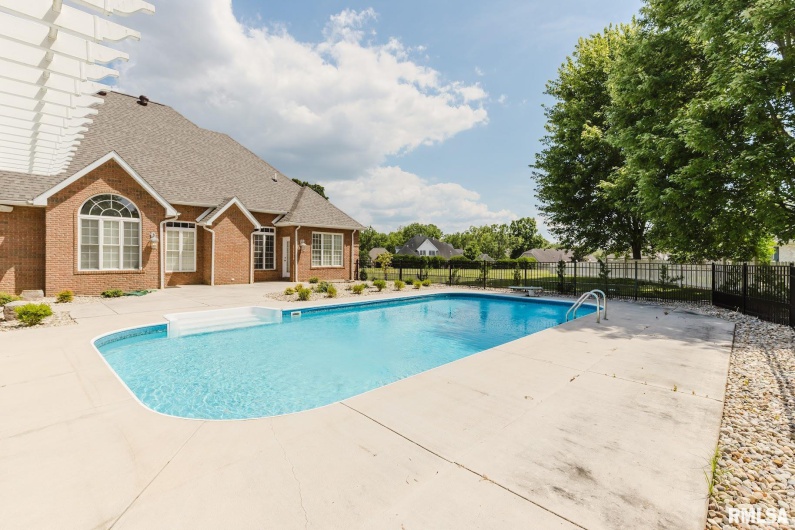 1506 Gleneagle Drive, Marion, Illinois 62959, 5 Bedrooms Bedrooms, 0 ,4 BathroomsBathrooms,Residential,For Sale,Gleneagle,0,RMAEB458672