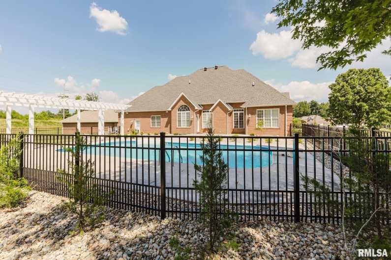 1506 Gleneagle Drive, Marion, Illinois 62959, 5 Bedrooms Bedrooms, 0 ,4 BathroomsBathrooms,Residential,For Sale,Gleneagle,0,RMAEB458672