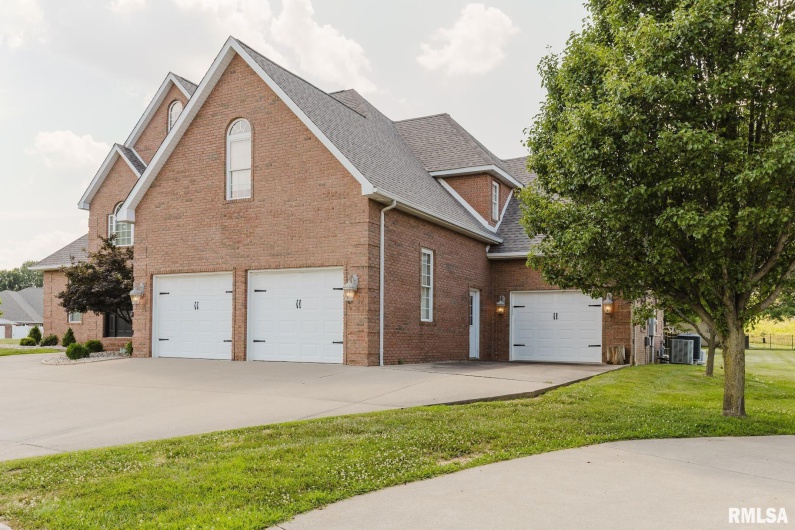 1506 Gleneagle Drive, Marion, Illinois 62959, 5 Bedrooms Bedrooms, 0 ,4 BathroomsBathrooms,Residential,For Sale,Gleneagle,0,RMAEB458672