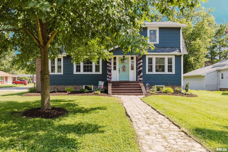 401 GRAND Avenue, Carterville, Illinois 62918, 3 Bedrooms Bedrooms, 0 ,2 BathroomsBathrooms,Residential,For Sale,GRAND,0,RMAQC4265044