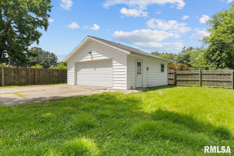 419 26TH Street, Herrin, Illinois 62948, 3 Bedrooms Bedrooms, 0 ,1 BathroomBathrooms,Residential,For Sale,26TH,0,RMAEB458685
