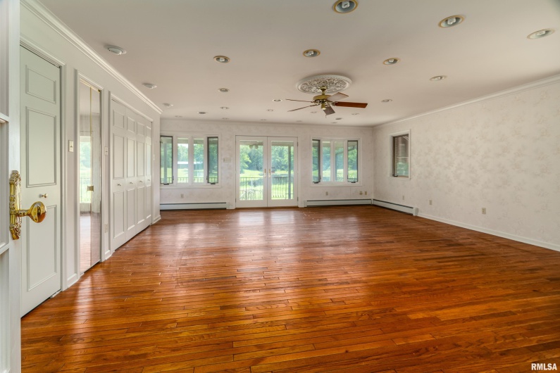 2723 COUNTRY CLUB Road, Carbondale, Illinois 62901, 3 Bedrooms Bedrooms, 0 ,1 BathroomBathrooms,Residential,For Sale,COUNTRY CLUB,0,RMAEB458689