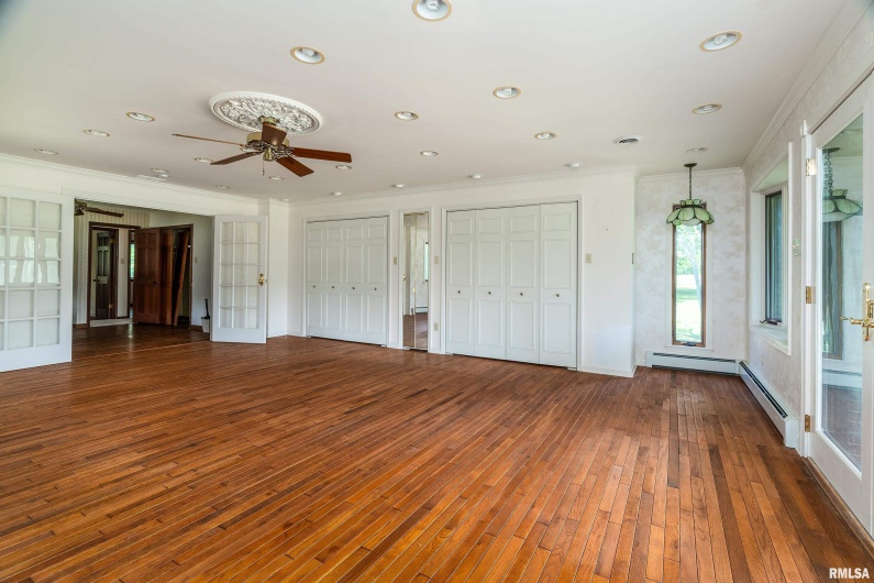 2723 COUNTRY CLUB Road, Carbondale, Illinois 62901, 3 Bedrooms Bedrooms, 0 ,1 BathroomBathrooms,Residential,For Sale,COUNTRY CLUB,0,RMAEB458689