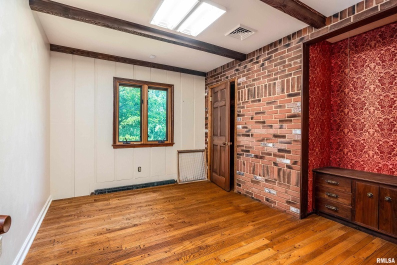 2723 COUNTRY CLUB Road, Carbondale, Illinois 62901, 3 Bedrooms Bedrooms, 0 ,1 BathroomBathrooms,Residential,For Sale,COUNTRY CLUB,0,RMAEB458689