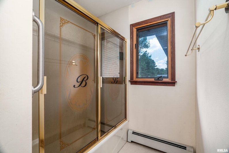 2723 COUNTRY CLUB Road, Carbondale, Illinois 62901, 3 Bedrooms Bedrooms, 0 ,1 BathroomBathrooms,Residential,For Sale,COUNTRY CLUB,0,RMAEB458689
