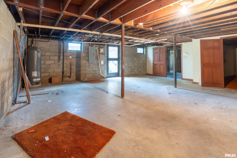 2723 COUNTRY CLUB Road, Carbondale, Illinois 62901, 3 Bedrooms Bedrooms, 0 ,1 BathroomBathrooms,Residential,For Sale,COUNTRY CLUB,0,RMAEB458689