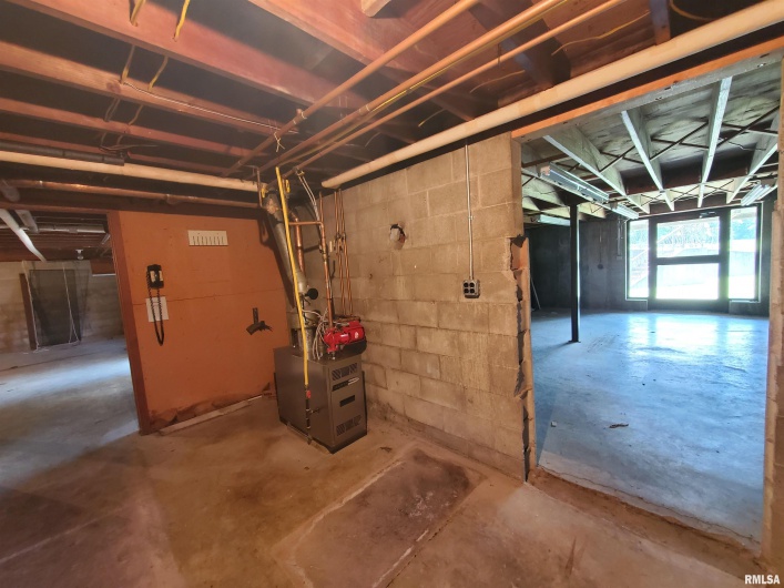 2723 COUNTRY CLUB Road, Carbondale, Illinois 62901, 3 Bedrooms Bedrooms, 0 ,1 BathroomBathrooms,Residential,For Sale,COUNTRY CLUB,0,RMAEB458689