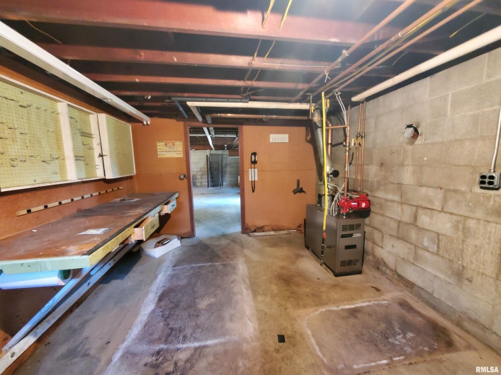 2723 COUNTRY CLUB Road, Carbondale, Illinois 62901, 3 Bedrooms Bedrooms, 0 ,1 BathroomBathrooms,Residential,For Sale,COUNTRY CLUB,0,RMAEB458689