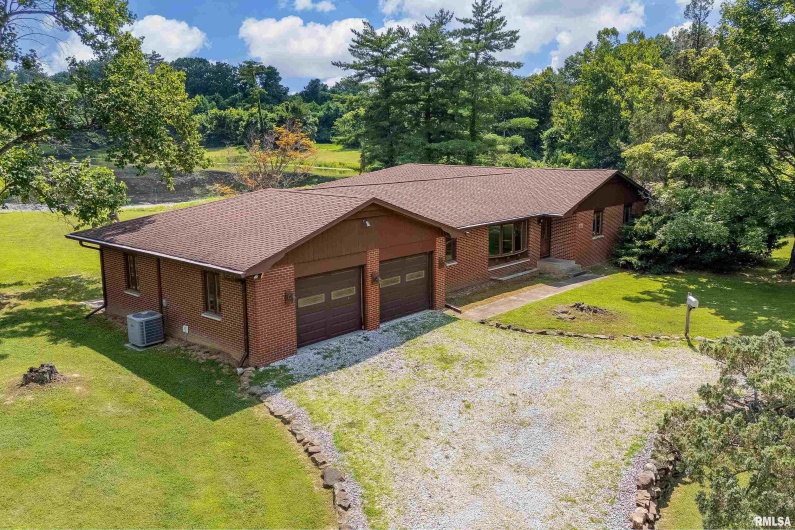 2723 COUNTRY CLUB Road, Carbondale, Illinois 62901, 3 Bedrooms Bedrooms, 0 ,1 BathroomBathrooms,Residential,For Sale,COUNTRY CLUB,0,RMAEB458689