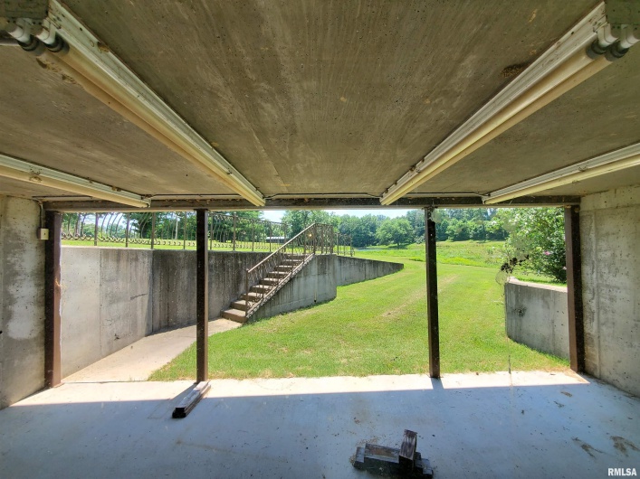 2723 COUNTRY CLUB Road, Carbondale, Illinois 62901, 3 Bedrooms Bedrooms, 0 ,1 BathroomBathrooms,Residential,For Sale,COUNTRY CLUB,0,RMAEB458689