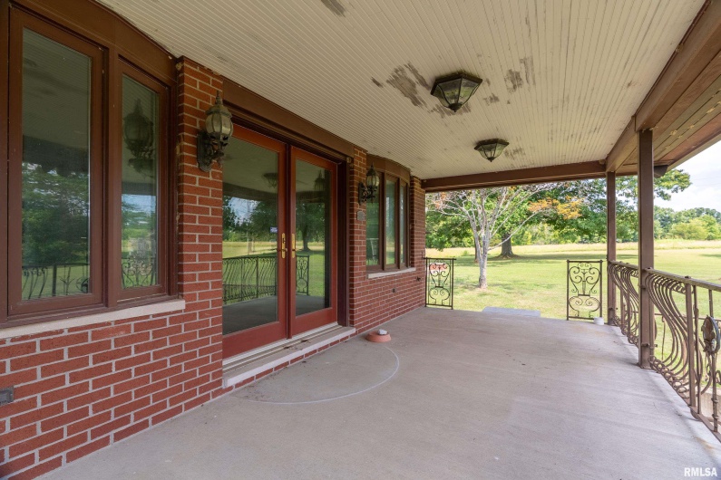 2723 COUNTRY CLUB Road, Carbondale, Illinois 62901, 3 Bedrooms Bedrooms, 0 ,1 BathroomBathrooms,Residential,For Sale,COUNTRY CLUB,0,RMAEB458689
