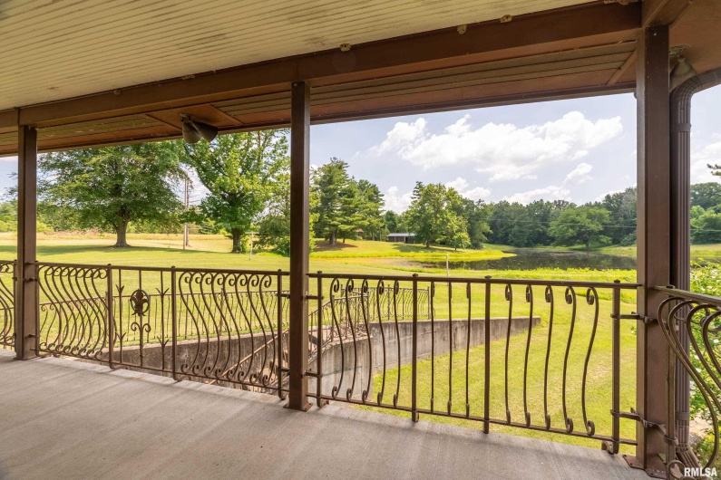 2723 COUNTRY CLUB Road, Carbondale, Illinois 62901, 3 Bedrooms Bedrooms, 0 ,1 BathroomBathrooms,Residential,For Sale,COUNTRY CLUB,0,RMAEB458689