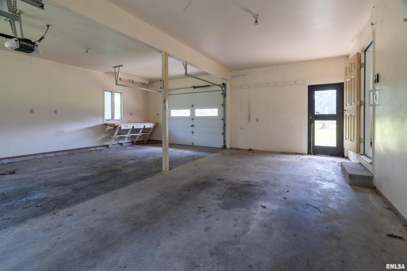 2723 COUNTRY CLUB Road, Carbondale, Illinois 62901, 3 Bedrooms Bedrooms, 0 ,1 BathroomBathrooms,Residential,For Sale,COUNTRY CLUB,0,RMAEB458689