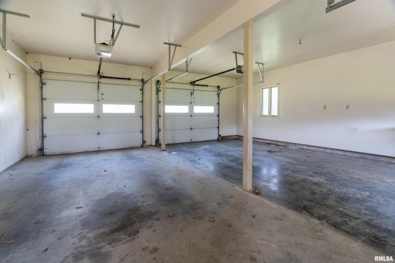 2723 COUNTRY CLUB Road, Carbondale, Illinois 62901, 3 Bedrooms Bedrooms, 0 ,1 BathroomBathrooms,Residential,For Sale,COUNTRY CLUB,0,RMAEB458689