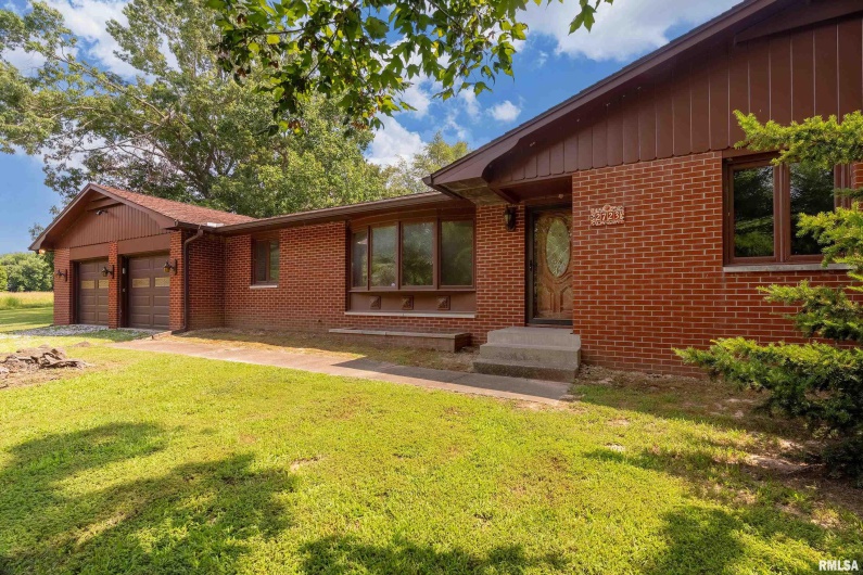 2723 COUNTRY CLUB Road, Carbondale, Illinois 62901, 3 Bedrooms Bedrooms, 0 ,1 BathroomBathrooms,Residential,For Sale,COUNTRY CLUB,0,RMAEB458689