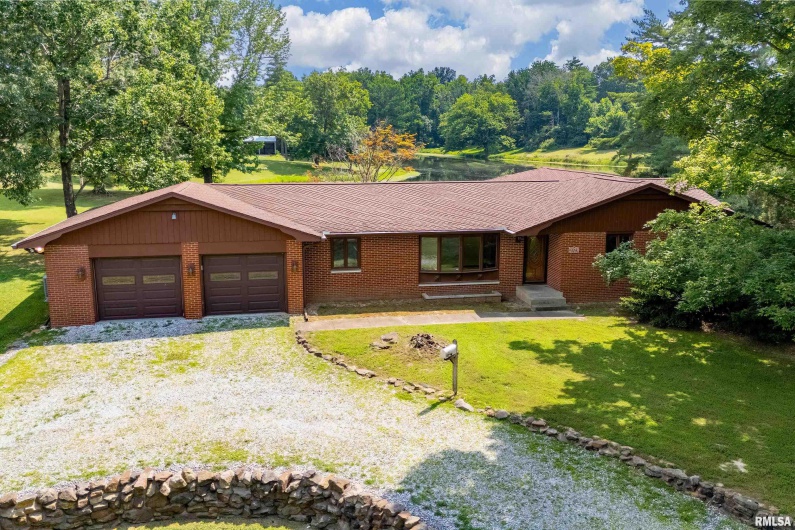 2723 COUNTRY CLUB Road, Carbondale, Illinois 62901, 3 Bedrooms Bedrooms, 0 ,1 BathroomBathrooms,Residential,For Sale,COUNTRY CLUB,0,RMAEB458689