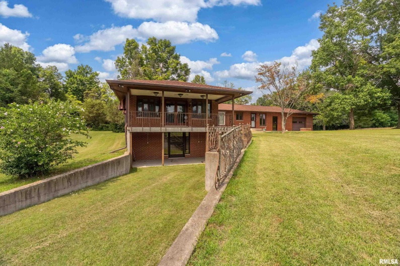 2723 COUNTRY CLUB Road, Carbondale, Illinois 62901, 3 Bedrooms Bedrooms, 0 ,1 BathroomBathrooms,Residential,For Sale,COUNTRY CLUB,0,RMAEB458689