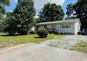 109 YOUNG Avenue, Anna, Illinois 62906-0000, 3 Bedrooms Bedrooms, 0 ,2 BathroomsBathrooms,Residential,For Sale,YOUNG,0,RMAEB458693
