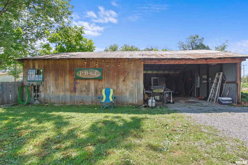 827 RAYMOND Street, Harrisburg, Illinois 62946, 2 Bedrooms Bedrooms, 0 ,1 BathroomBathrooms,Residential,For Sale,RAYMOND,0,RMAEB458701
