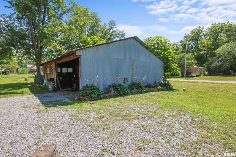 827 RAYMOND Street, Harrisburg, Illinois 62946, 2 Bedrooms Bedrooms, 0 ,1 BathroomBathrooms,Residential,For Sale,RAYMOND,0,RMAEB458701