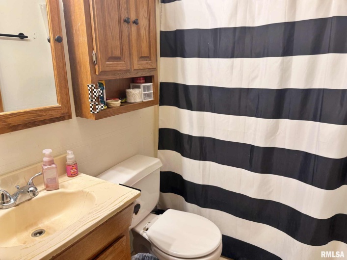 24 Adkins Street, Metropolis, Illinois 62960, 2 Bedrooms Bedrooms, 0 ,1 BathroomBathrooms,Residential,For Sale,Adkins,0,RMAEB458706
