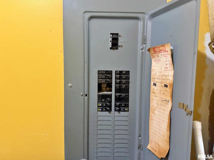 24 Adkins Street, Metropolis, Illinois 62960, 2 Bedrooms Bedrooms, 0 ,1 BathroomBathrooms,Residential,For Sale,Adkins,0,RMAEB458706