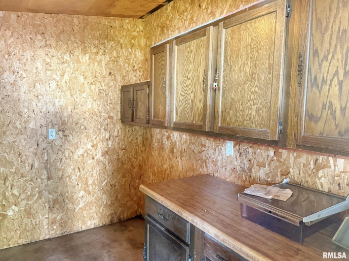 24 Adkins Street, Metropolis, Illinois 62960, 2 Bedrooms Bedrooms, 0 ,1 BathroomBathrooms,Residential,For Sale,Adkins,0,RMAEB458706