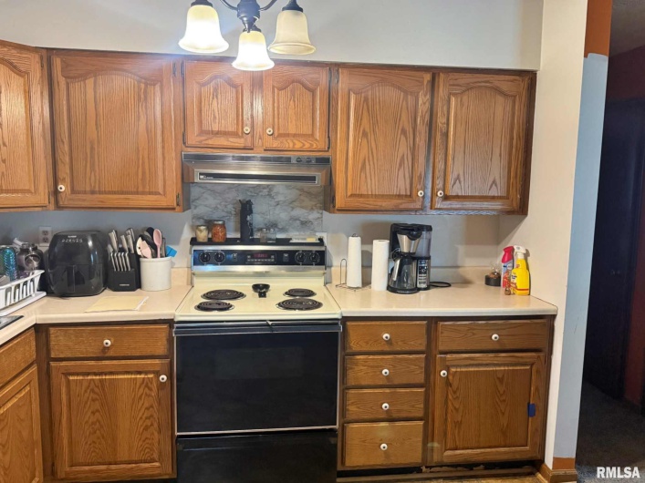 24 Adkins Street, Metropolis, Illinois 62960, 2 Bedrooms Bedrooms, 0 ,1 BathroomBathrooms,Residential,For Sale,Adkins,0,RMAEB458706