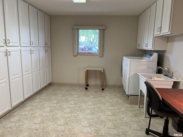 1308 Shawnee Trail Trail, Carterville, Illinois 62918, 2 Bedrooms Bedrooms, 0 ,2 BathroomsBathrooms,Residential,For Sale,Shawnee Trail,0,RMAEB458707