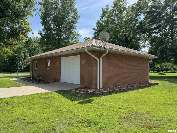 1308 Shawnee Trail Trail, Carterville, Illinois 62918, 2 Bedrooms Bedrooms, 0 ,2 BathroomsBathrooms,Residential,For Sale,Shawnee Trail,0,RMAEB458707