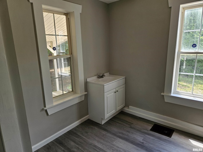 1206 14TH Street, Murphysboro, Illinois 62966, 3 Bedrooms Bedrooms, 0 ,1 BathroomBathrooms,Residential,For Sale,14TH,0,RMAEB458708