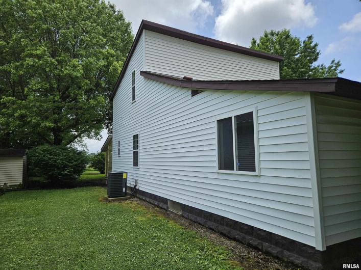 1206 14TH Street, Murphysboro, Illinois 62966, 3 Bedrooms Bedrooms, 0 ,1 BathroomBathrooms,Residential,For Sale,14TH,0,RMAEB458708