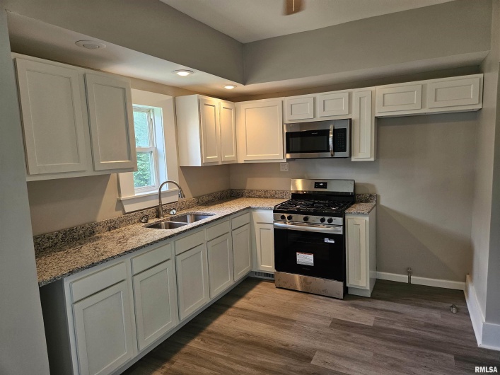 1206 14TH Street, Murphysboro, Illinois 62966, 3 Bedrooms Bedrooms, 0 ,1 BathroomBathrooms,Residential,For Sale,14TH,0,RMAEB458708