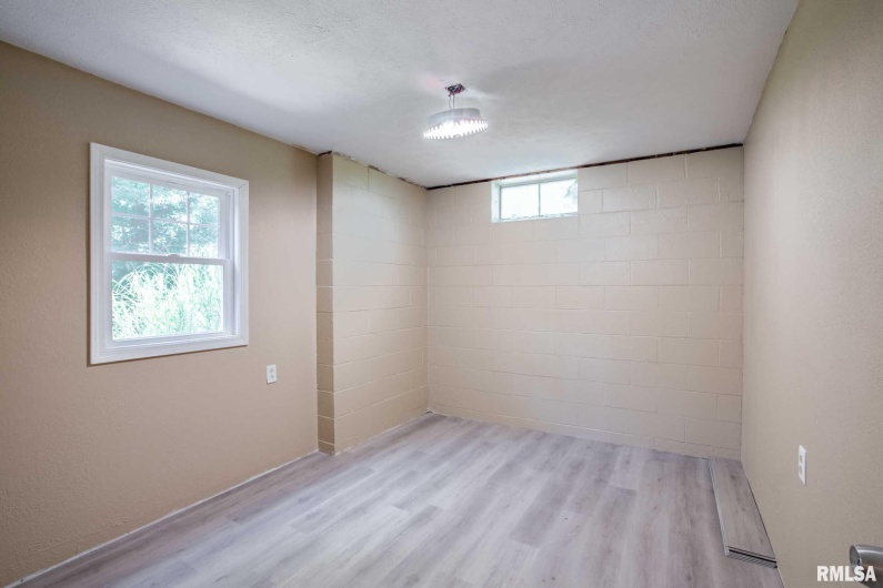 5680 State Route 146 E Highway, Vienna, Illinois 62995, 3 Bedrooms Bedrooms, 0 ,2 BathroomsBathrooms,Residential,For Sale,State Route 146 E,0,RMAQC4265097