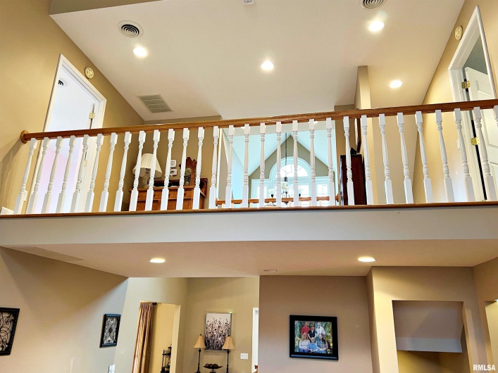 43 LAKEWOOD Drive, Metropolis, Illinois 62960, 5 Bedrooms Bedrooms, 0 ,4 BathroomsBathrooms,Residential,For Sale,LAKEWOOD,0,RMAEB458718