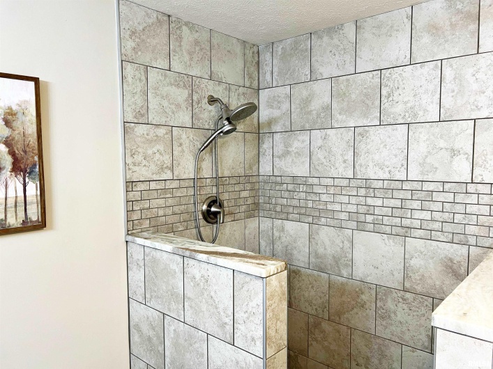 43 LAKEWOOD Drive, Metropolis, Illinois 62960, 5 Bedrooms Bedrooms, 0 ,4 BathroomsBathrooms,Residential,For Sale,LAKEWOOD,0,RMAEB458718
