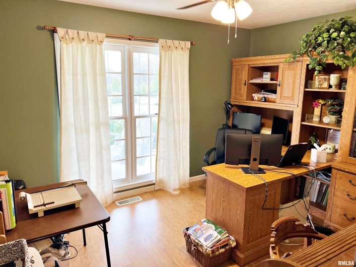 43 LAKEWOOD Drive, Metropolis, Illinois 62960, 5 Bedrooms Bedrooms, 0 ,4 BathroomsBathrooms,Residential,For Sale,LAKEWOOD,0,RMAEB458718