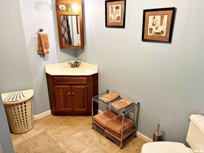 43 LAKEWOOD Drive, Metropolis, Illinois 62960, 5 Bedrooms Bedrooms, 0 ,4 BathroomsBathrooms,Residential,For Sale,LAKEWOOD,0,RMAEB458718