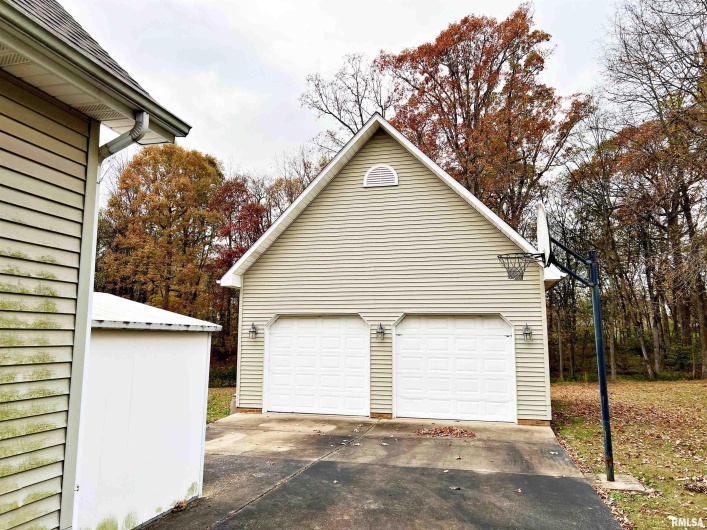 43 LAKEWOOD Drive, Metropolis, Illinois 62960, 5 Bedrooms Bedrooms, 0 ,4 BathroomsBathrooms,Residential,For Sale,LAKEWOOD,0,RMAEB458718