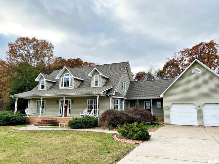 43 LAKEWOOD Drive, Metropolis, Illinois 62960, 5 Bedrooms Bedrooms, 0 ,4 BathroomsBathrooms,Residential,For Sale,LAKEWOOD,0,RMAEB458718