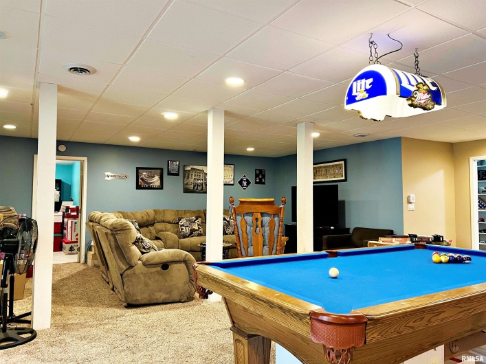 43 LAKEWOOD Drive, Metropolis, Illinois 62960, 5 Bedrooms Bedrooms, 0 ,4 BathroomsBathrooms,Residential,For Sale,LAKEWOOD,0,RMAEB458718