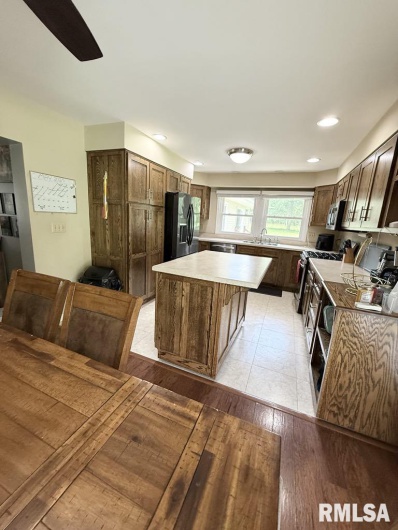 15293 WALL Street, Carterville, Illinois 62918, 3 Bedrooms Bedrooms, 0 ,2 BathroomsBathrooms,Residential,For Sale,WALL,0,RMAQC4265125