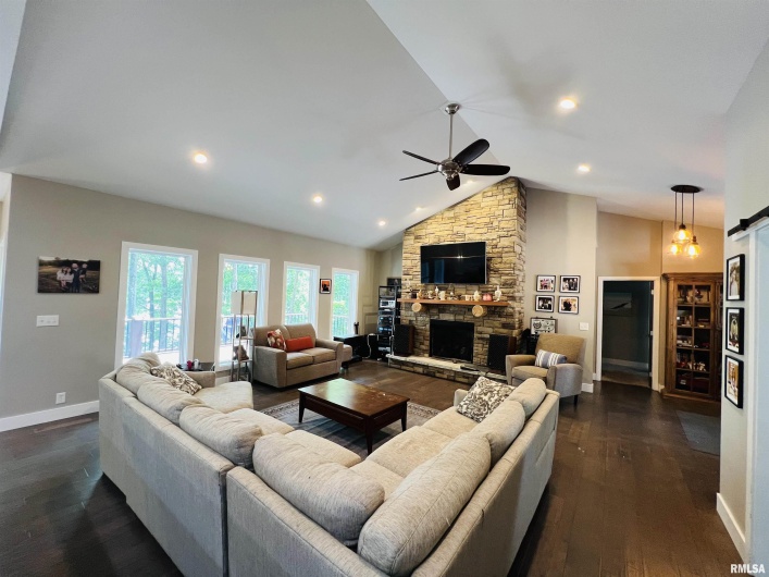 65 Stony Point, Goreville, Illinois 62939, 3 Bedrooms Bedrooms, 0 ,2 BathroomsBathrooms,Residential,For Sale,Stony,0,RMAEB458728