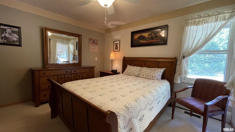 4355 RALEIGH Road, Eldorado, Illinois 62930, 3 Bedrooms Bedrooms, 0 ,2 BathroomsBathrooms,Residential,For Sale,RALEIGH,0,RMAQC4265193