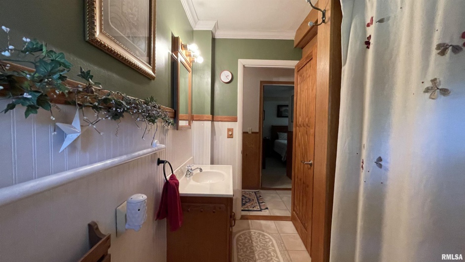 4355 RALEIGH Road, Eldorado, Illinois 62930, 3 Bedrooms Bedrooms, 0 ,2 BathroomsBathrooms,Residential,For Sale,RALEIGH,0,RMAQC4265193