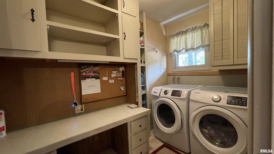 4355 RALEIGH Road, Eldorado, Illinois 62930, 3 Bedrooms Bedrooms, 0 ,2 BathroomsBathrooms,Residential,For Sale,RALEIGH,0,RMAQC4265193
