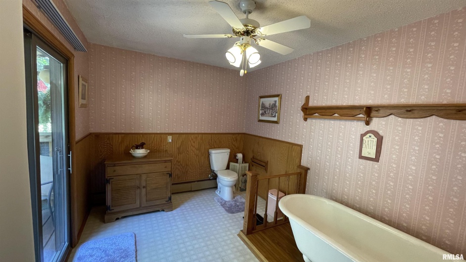 4355 RALEIGH Road, Eldorado, Illinois 62930, 3 Bedrooms Bedrooms, 0 ,2 BathroomsBathrooms,Residential,For Sale,RALEIGH,0,RMAQC4265193