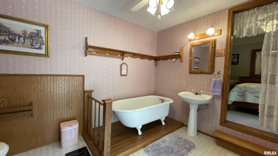 4355 RALEIGH Road, Eldorado, Illinois 62930, 3 Bedrooms Bedrooms, 0 ,2 BathroomsBathrooms,Residential,For Sale,RALEIGH,0,RMAQC4265193