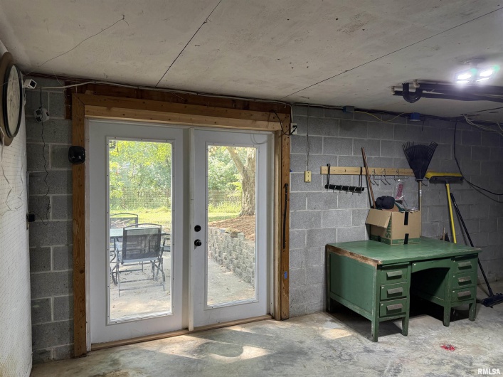 606 KENNEDY Drive, DeSoto, Illinois 62924, 3 Bedrooms Bedrooms, 0 ,1 BathroomBathrooms,Residential,For Sale,KENNEDY,0,RMAEB458749